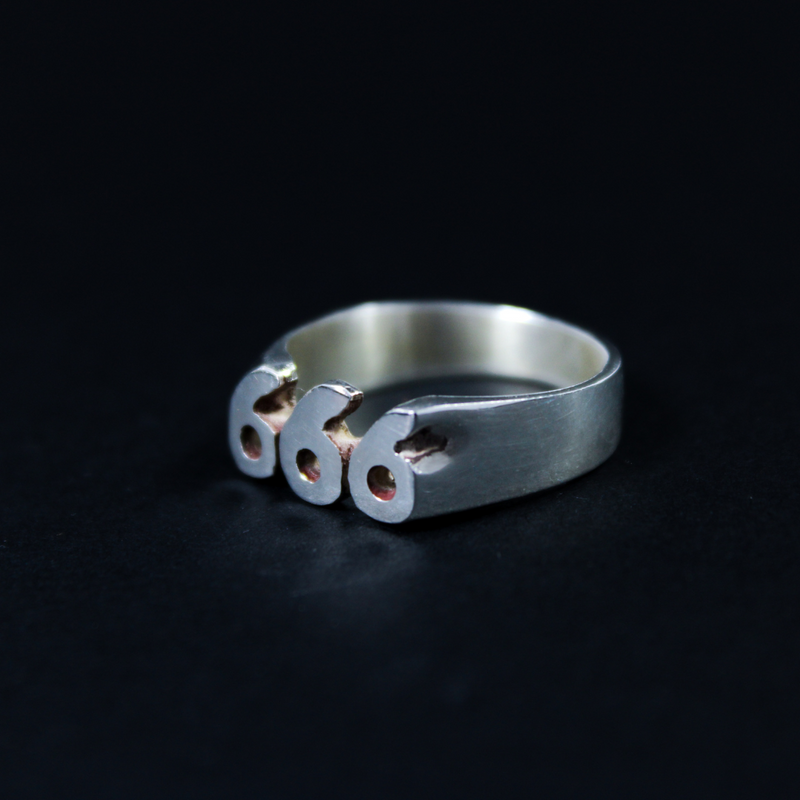 ANILLO 666